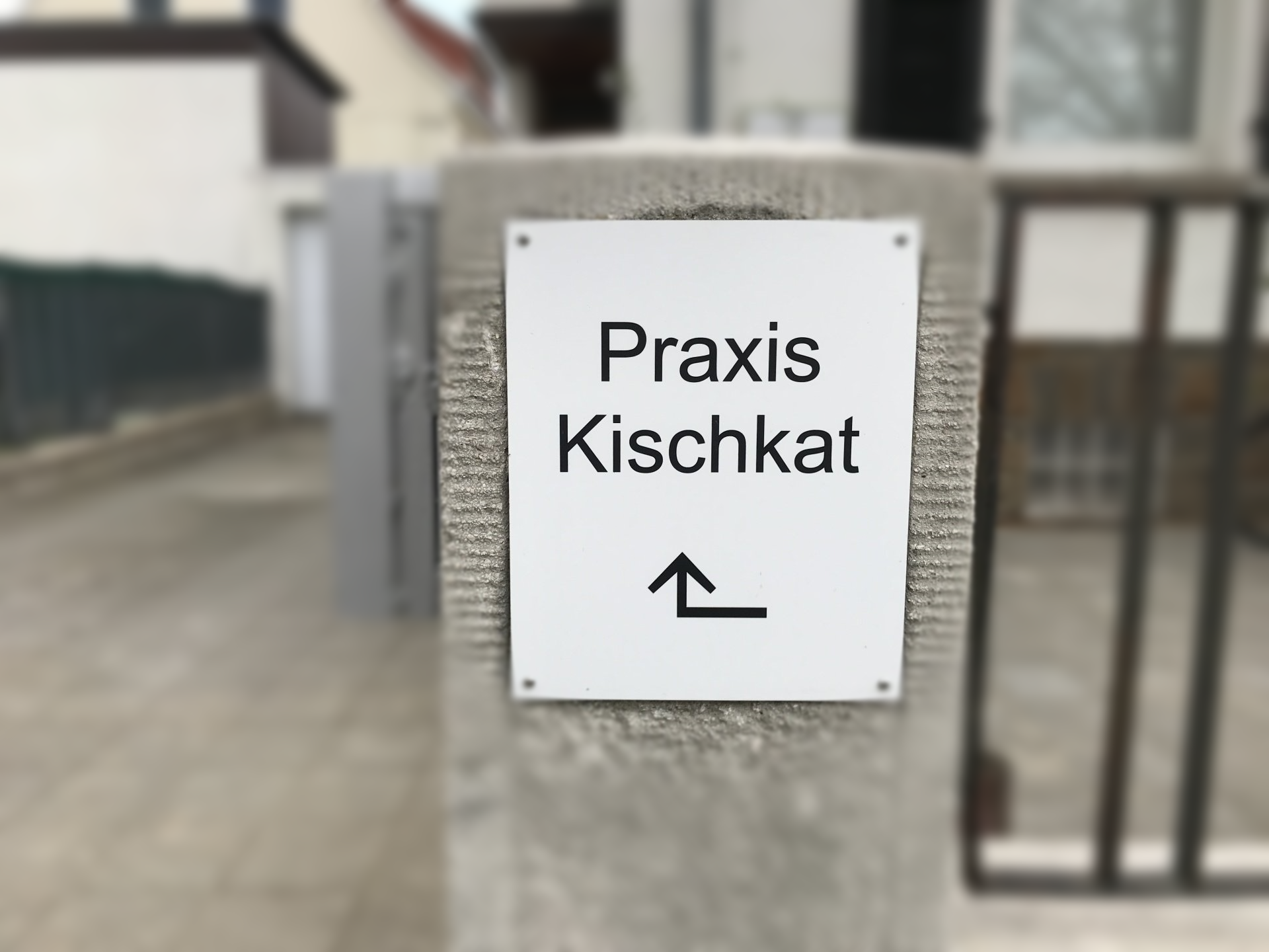 Eingang im Hof der Praxis